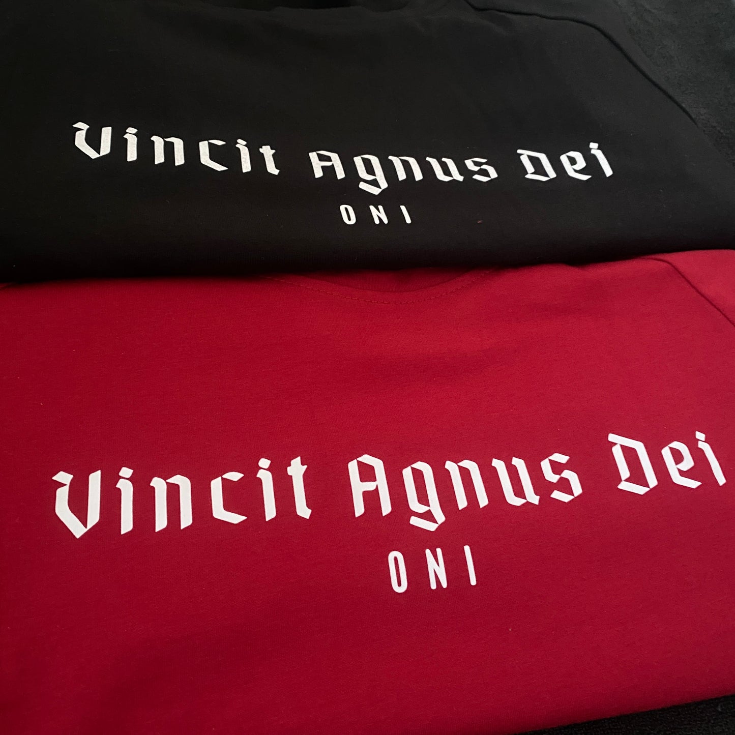 'Vincit Agnus Dei' Front Print Shirt
